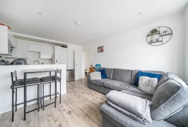 London Road, Cheam, SM3 9AE, photo 1