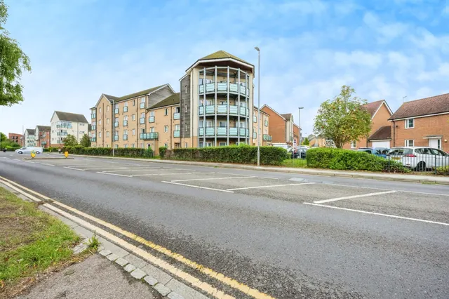 Daimler Drive, Dunstable, LU6, photo 1