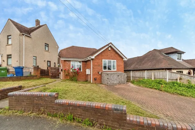 Bradbury Lane, Hednesford, Cannock, Staffordshire, WS12, photo 1