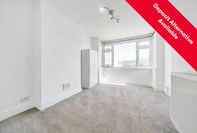 Streatham Road, Mitcham, CR4, photo 1