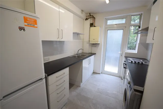 Streatham Road, Mitcham, CR4 2AE, photo 1