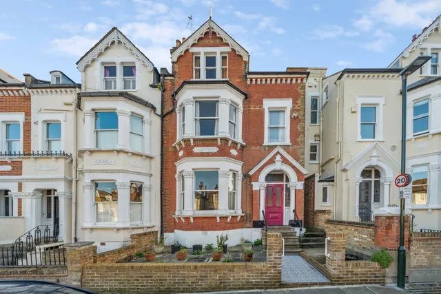 Ellerker Gardens, Richmond, TW10, photo 1