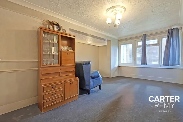 Photo 2 — Vermont Close, Basildon, SS13 1BH