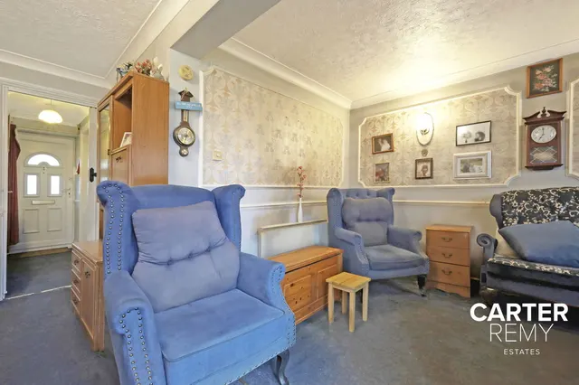 Photo 3 — Vermont Close, Basildon, SS13 1BH