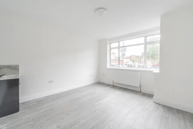 33 Stuart Road, Harrow, photo 1