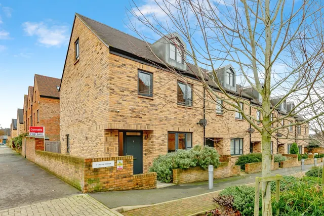 Hythe Terrace, Merstham, Redhill, photo 1