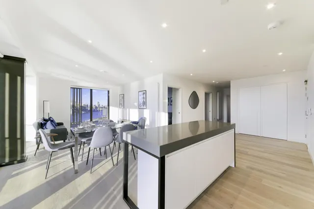 Marco Polo Tower, Royal Wharf, E16, photo 1