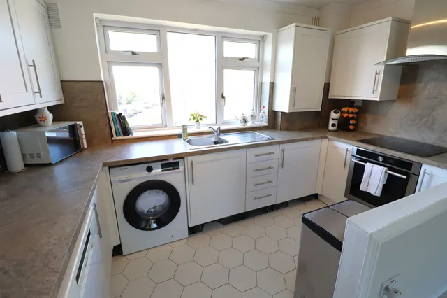 Photo 3 — Rayleigh Road, Thundersley, Benfleet, Essex, SS7 3XH