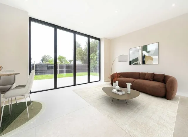 Bedfont Lane, Feltham, TW14, photo 1