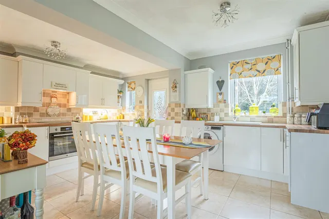 Woodlea, Colerne, SN14, photo 3