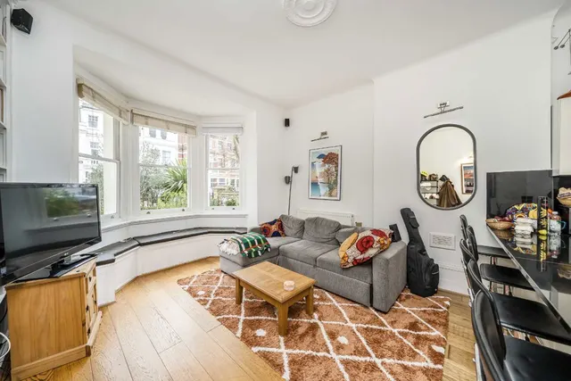 Photo 3 — Fentiman Road, Nine Elms