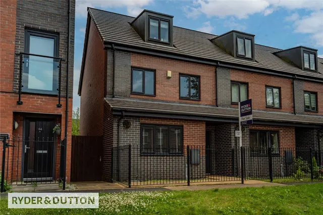 Halifax Road, Hamer, OL16, photo 1