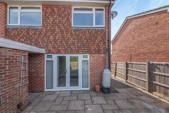 Photo 2 — Oakfields Close, Ecchinswell, Newbury, Berkshire, RG20 4UT