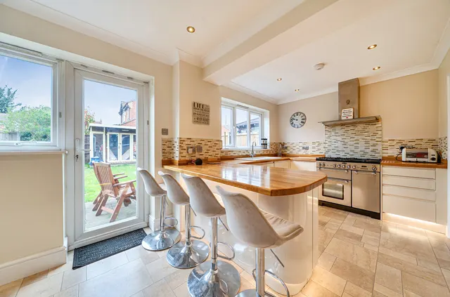 Cowley Avenue, Worcester Park, DA9, photo 3