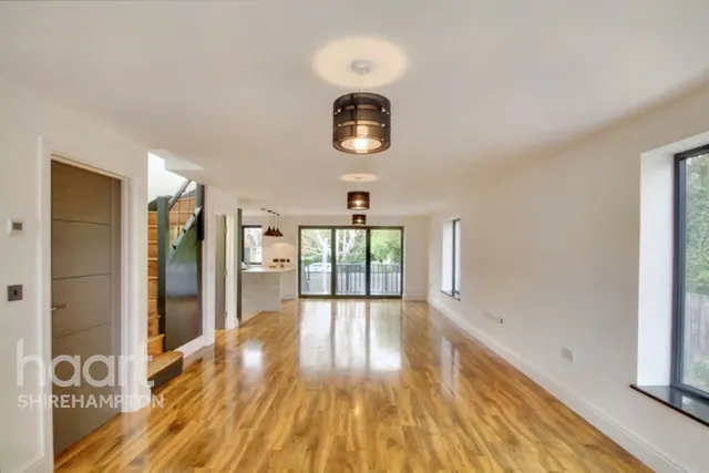Felix Lane, Shepperton, TW17, photo 3