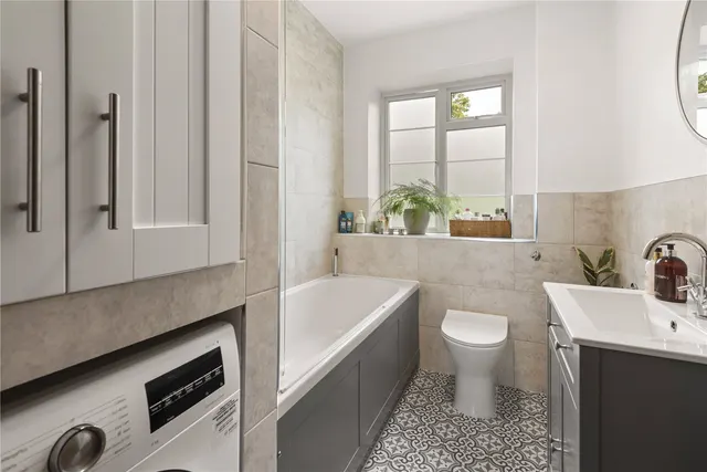 Sheen Court, Richmond, TW10, photo 3
