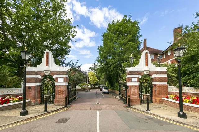 Sheen Court, Richmond, TW10, photo 1