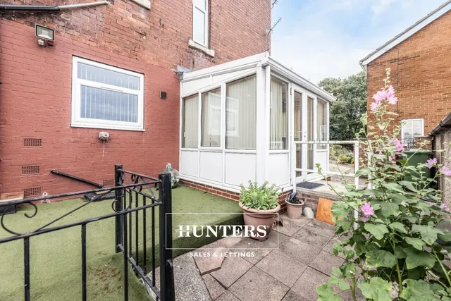 Holywell Grove, Castleford, photo 1