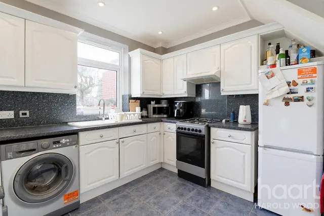 Aylsham Lane, Romford, RM3, photo 3