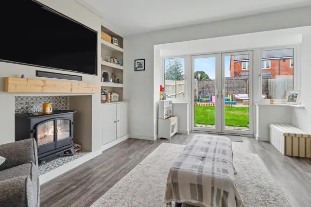 Ackton Close, Stoke-on-Trent, photo 2