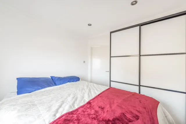 Photo 3 — 76a Sheen Road, Richmond