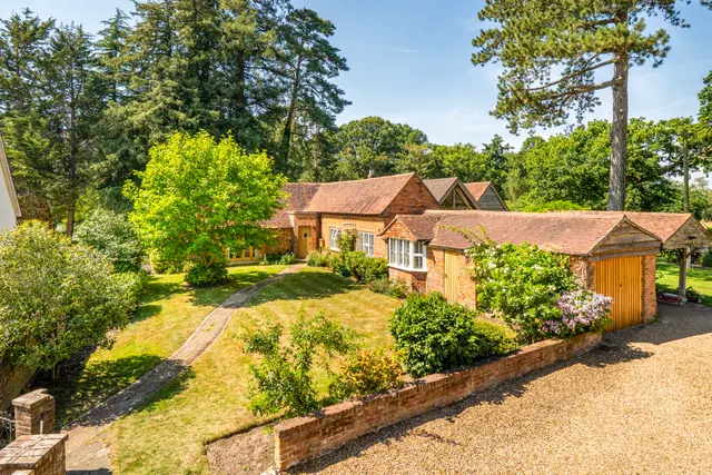 Botley Road, Shedfield, SO32, photo 1