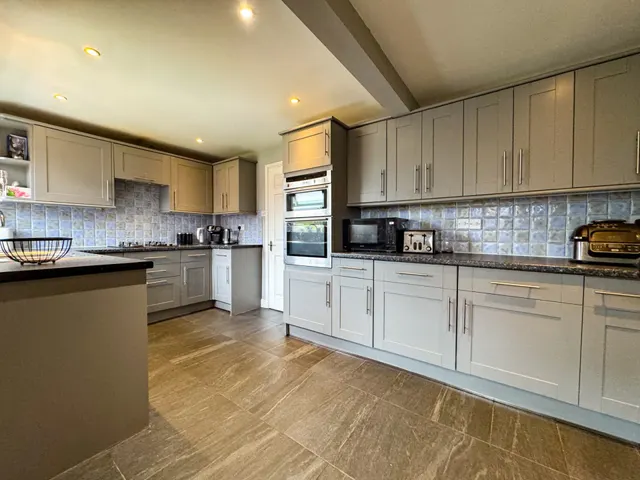 Severn View Road, Thornbury, BS35, photo 2