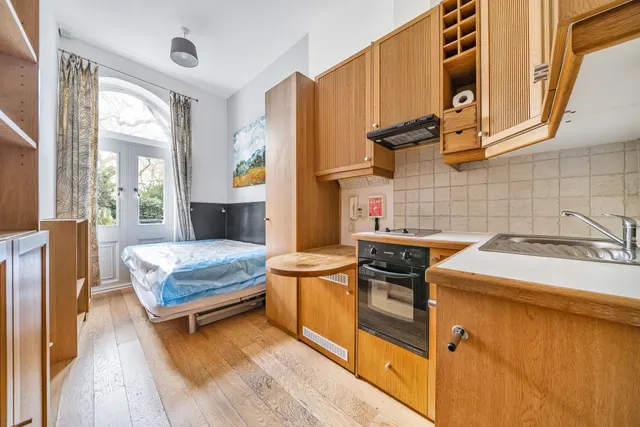 Photo 3 — Flat 9, 30-31 Cartwright Gardens, London