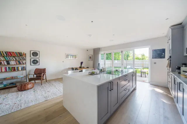 Flexlands Place, Chobham, GU24, photo 3