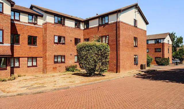 Yeomanry Close, Epsom, KT17, photo 1