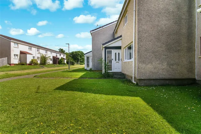 Photo 2 — Mount Cameron Drive North, St Leonards, East Kilbride, South Lanarkshire, G74