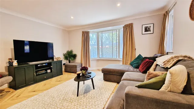 Photo 2 — Dunford Place, Binfield, Bracknell, Berkshire, RG42 4UJ