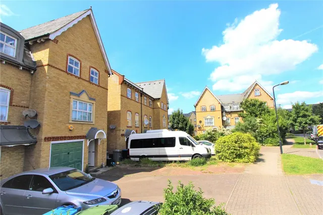 Chamberlayne Avenue, Wembley, HA9, photo 1