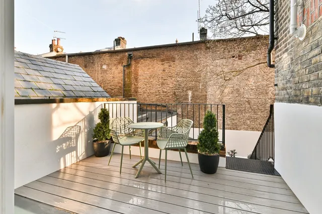 Photo 3 — Roland Gardens, Chelsea, South Kensington, London, SW7 3PL