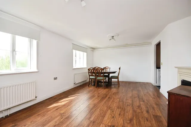 Gillian Crescent, Romford, RM2, photo 3