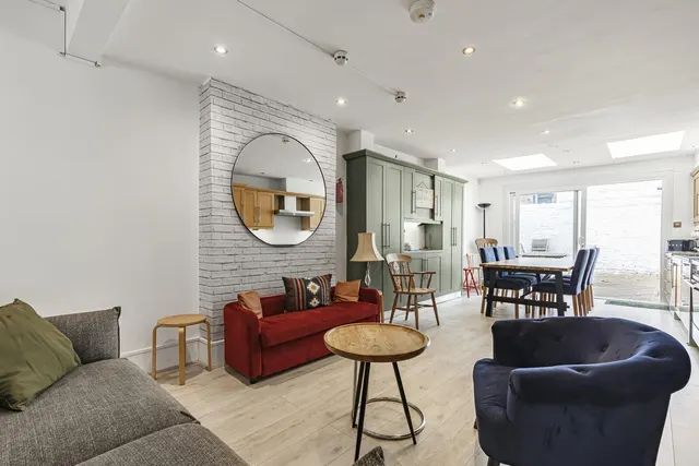 Photo 2 — Effie Place, London SW6 1TA