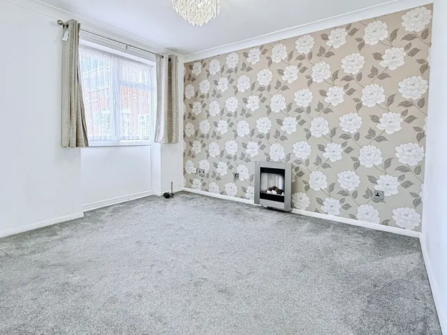 Photo 3 — Begonia Close, Chelmsford, Essex, CM1 6NL