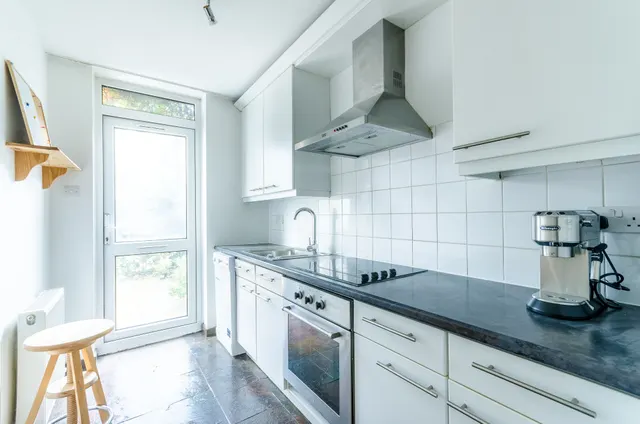 Photo 3 — 15 Meadow Road, London