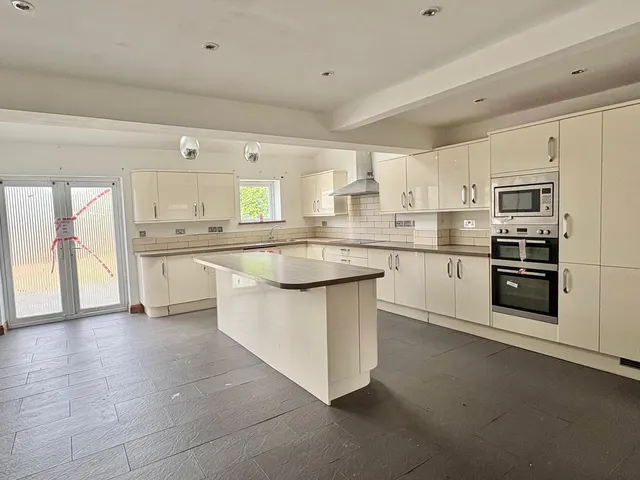 Dew Crescent, Cardiff, CF5, photo 2