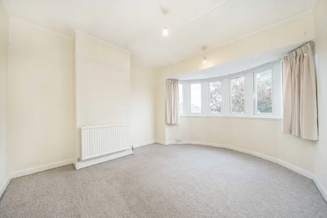 Glasbrook Avenue, TW2, photo 3