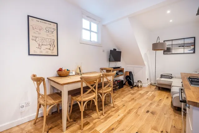 Photo 3 — Radbourne Road, SW12