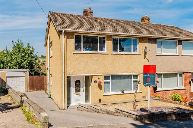 Collard Crescent, Barry, CF62 9AN, photo 1