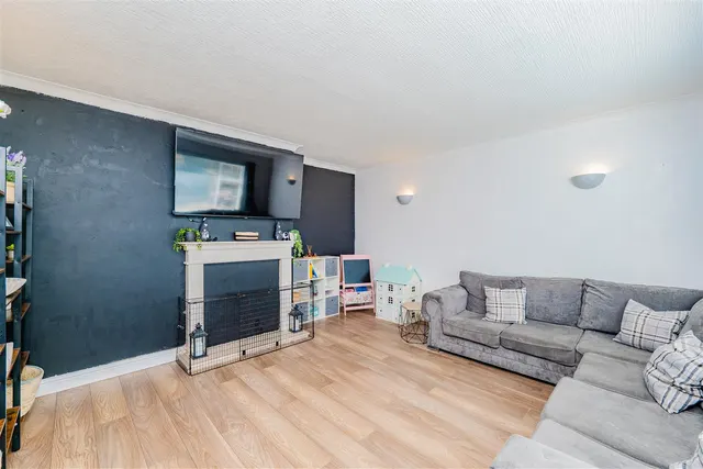 Photo 3 — Collard Crescent, Barry, CF62 9AN