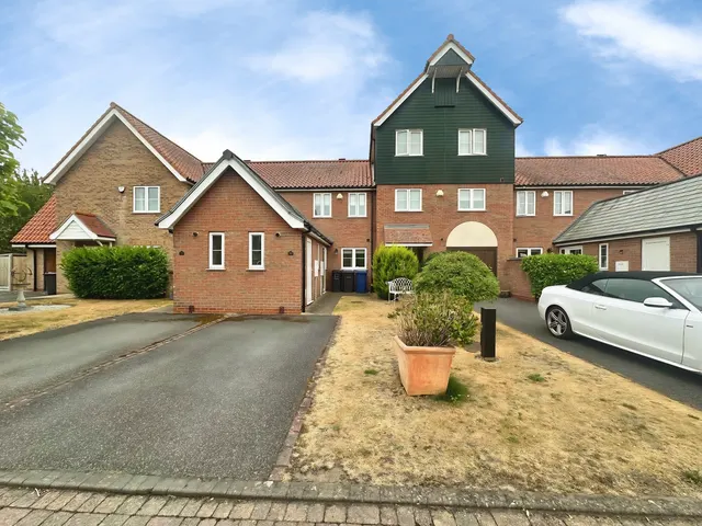 Park Lane, Burton Waters, LINCOLN, photo 1