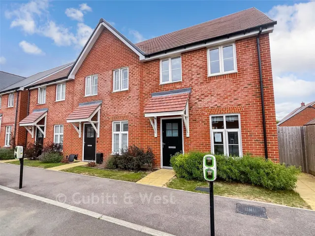 Knight Gardens, Arundel, BN18, photo 1