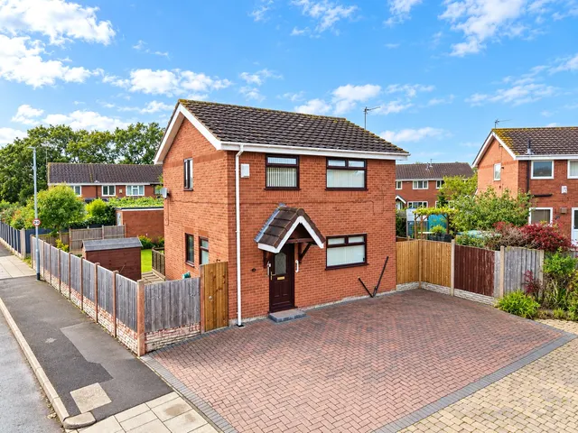 Headington Road, Saughall Massie, CH49, photo 1