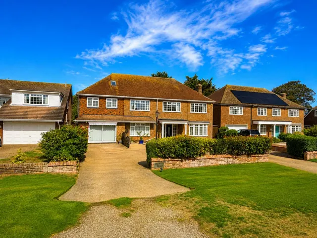 Blenheim Road, Littlestone, TN28, photo 1