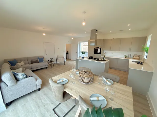 Swindon Road, Highworth, SN6, photo 2