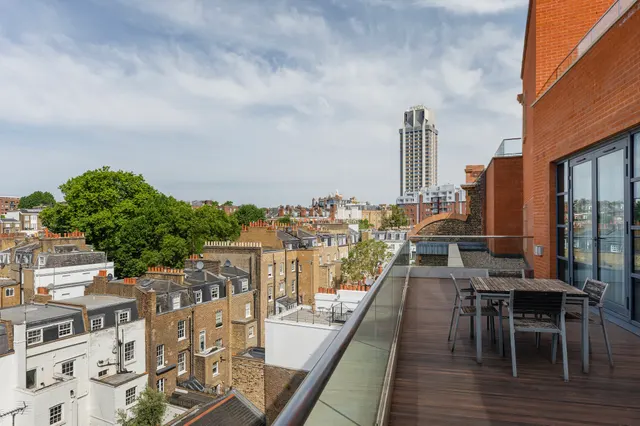 Photo 2 — Trevor Square, Knightsbridge, London