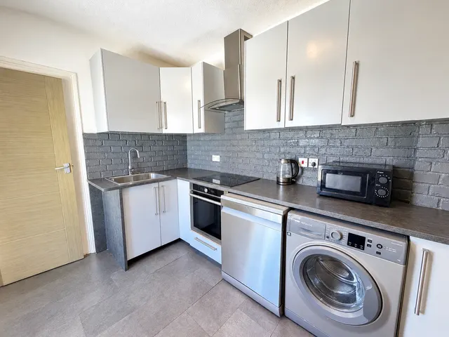 Vicarage Lane, Stratford, E15, photo 1